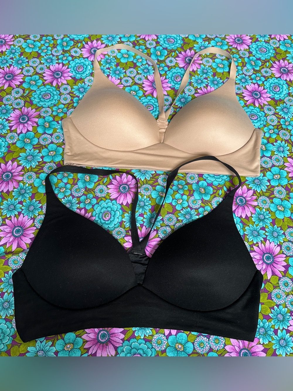 Victoria Secret / Set of 2 - Lightly Lined Plunge Bra